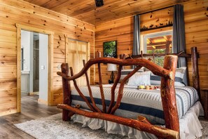 4 makuuhuonetta, silitysrauta/-lauta, ilmainen Wi-Fi, vuodevaatteet