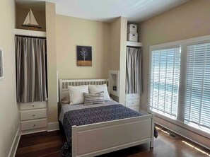 6 bedrooms, free WiFi, bed sheets
