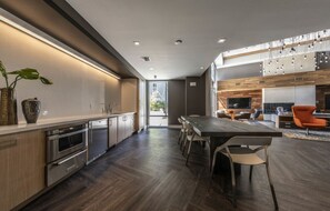 Fridge, microwave, oven, dishwasher - Airy Milpitas 1BR w/ Gym, Pool, walk to BART + Great Mall, by Blueground (Milpitas)