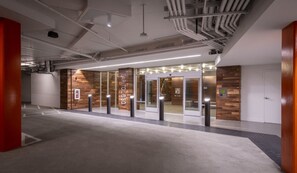 Interior - Airy Milpitas 1BR w/ Gym, Pool, walk to BART + Great Mall, by Blueground (Milpitas)