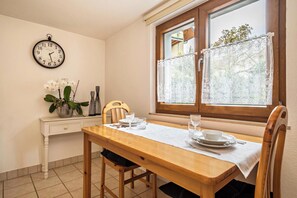 Dining - "Gästehaus Heilig Ferienwohnung" only a few meters from Lake Constance (Langenargen)