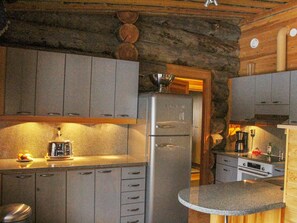 Jääkaappi, mikroaaltouuni, astianpesukone