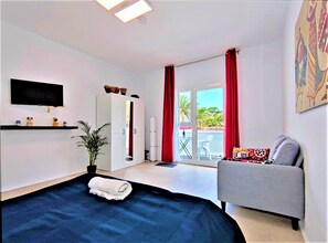 Desk, iron/ironing board, WiFi, bed sheets