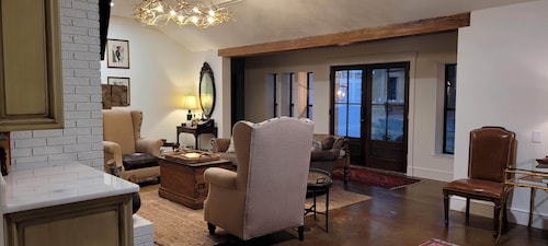 1 minute to WEC Ocala! Beautiful remodeled home