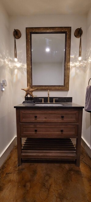 Combined shower/tub, jetted tub, hair dryer, towels - 1 minute to WEC Ocala! Beautiful remodeled home (Ocala)