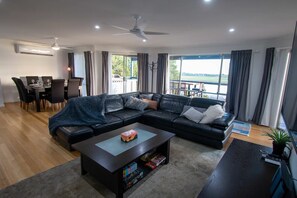 Televisor i oficines 