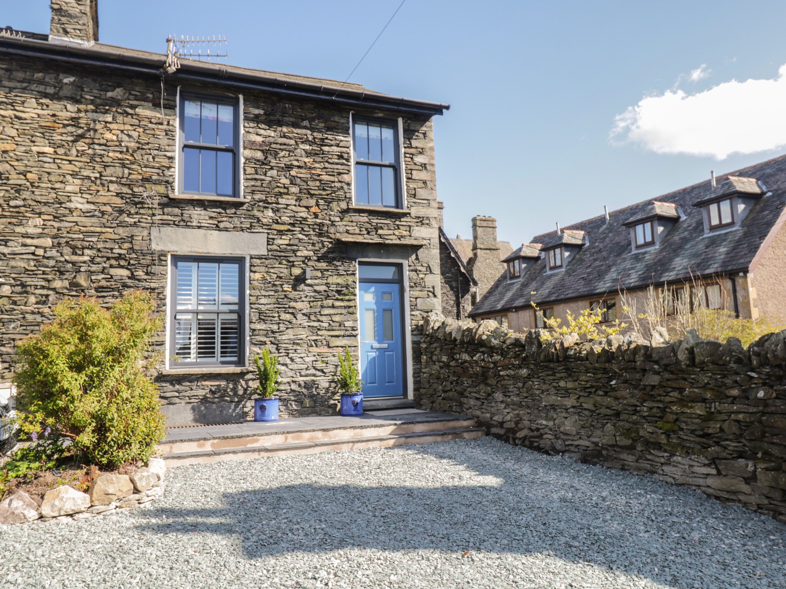 HAZELNUT COTTAGE, family friendly, with open fire in Windermere