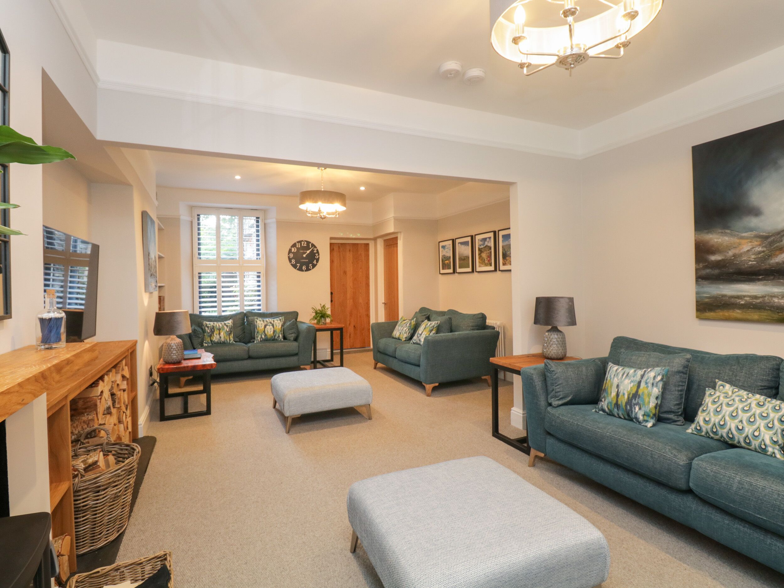 HAZELNUT COTTAGE, family friendly, with open fire in Windermere