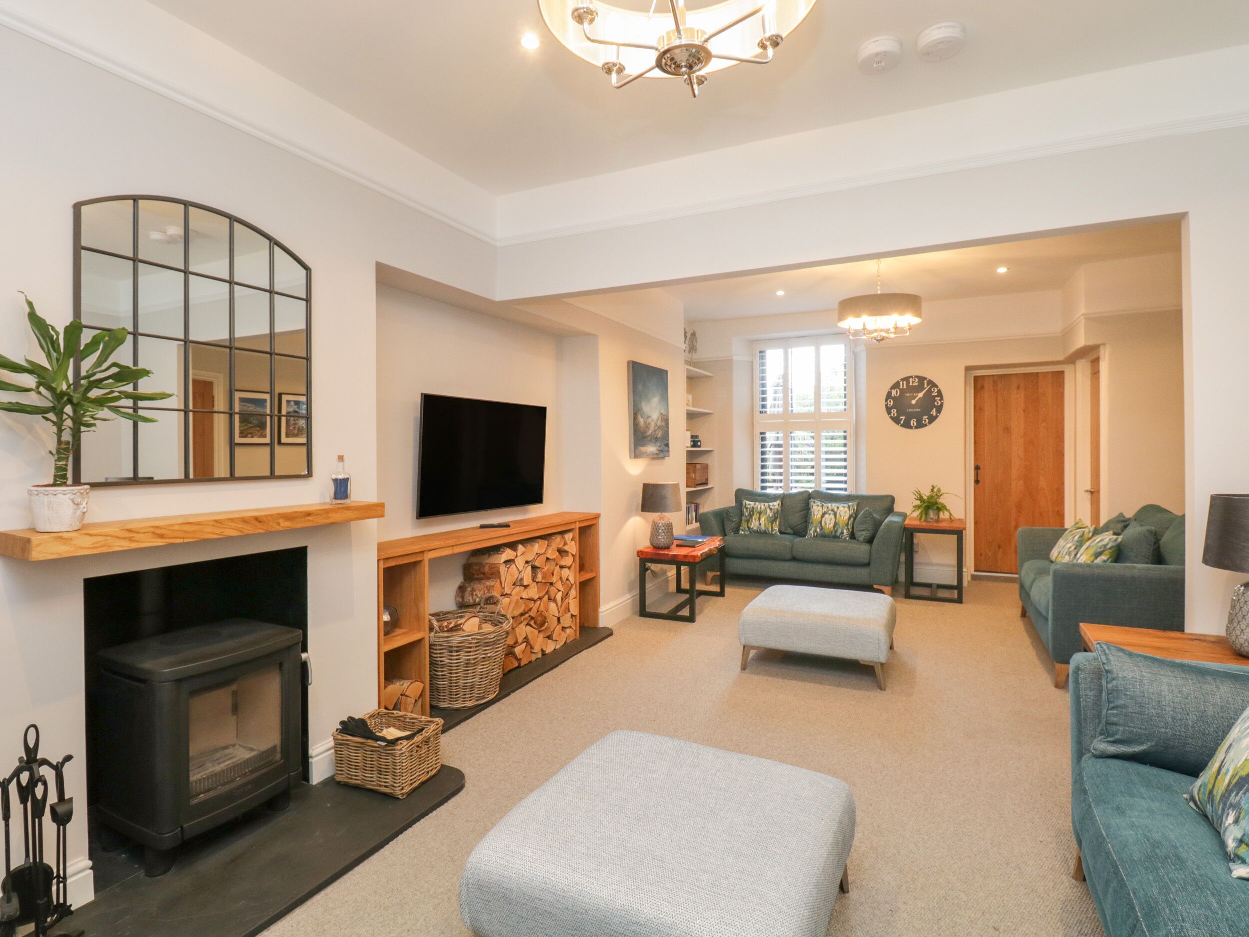 HAZELNUT COTTAGE, family friendly, with open fire in Windermere