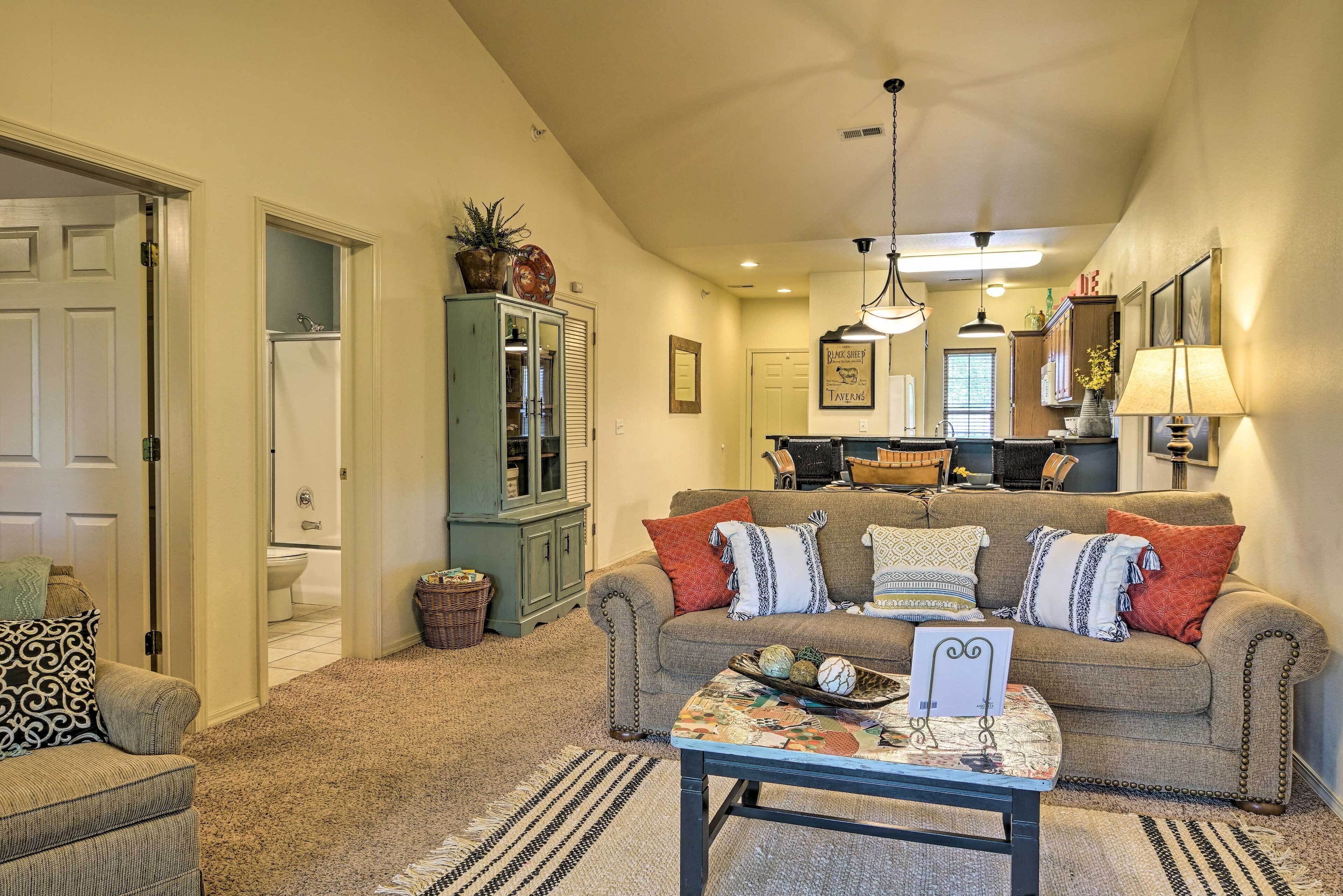 StoneBridge Resort Retreat w/ Golf Course Views!