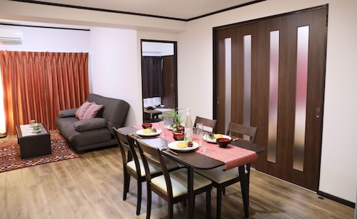 客室内のダイニングエリア