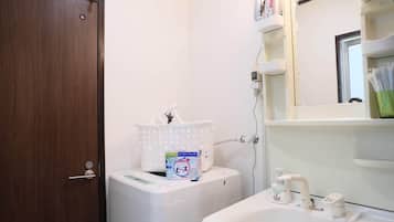 Apartment, Non Smoking (406) | Bathroom