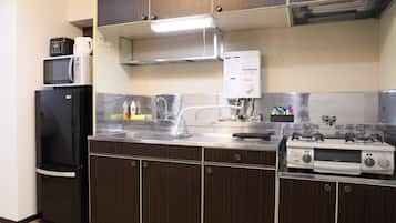 Apartment, Non Smoking (403) | Private kitchenette | Fridge, microwave, electric kettle, rice cooker