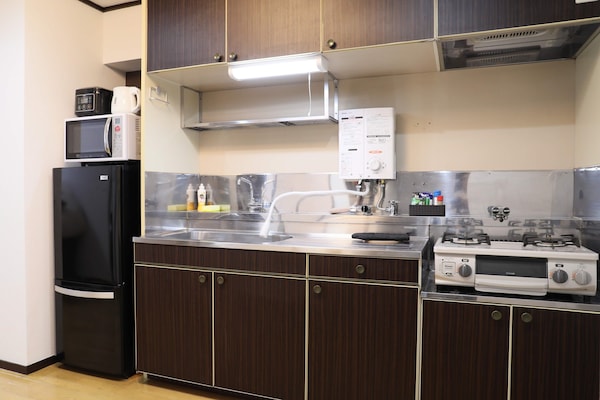 Refrigerador, microondas, tetera/pava eléctrica, arrocera