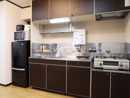 Refrigerador, microondas, tetera/pava eléctrica, arrocera