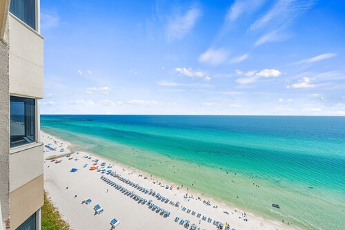 Gulf Front Master! Beach Service Included!