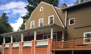 Exterior - Spacious and charming home in a park-like setting (Burien)