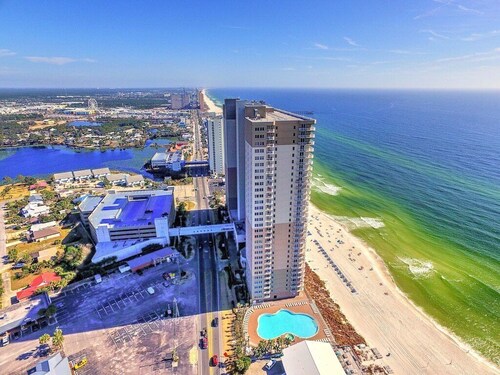 Beautiful 2nd floor! Book Spring 2026 now!