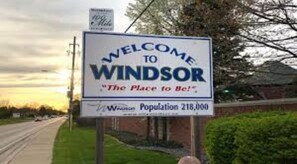 Letrero de bienvenida a Windsor, con una población de 218.000 habitantes.