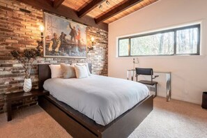 4 bedrooms, desk, iron/ironing board, free WiFi