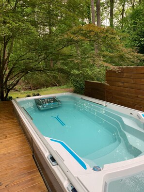 Bain à remous extérieur