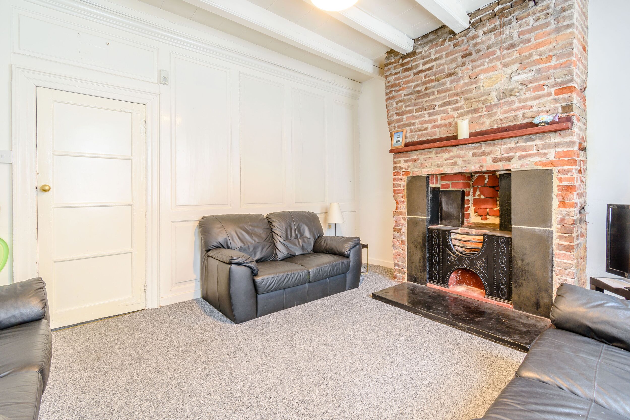 THE ANCHORAGE, pet friendly, character holiday cottage in Whitby