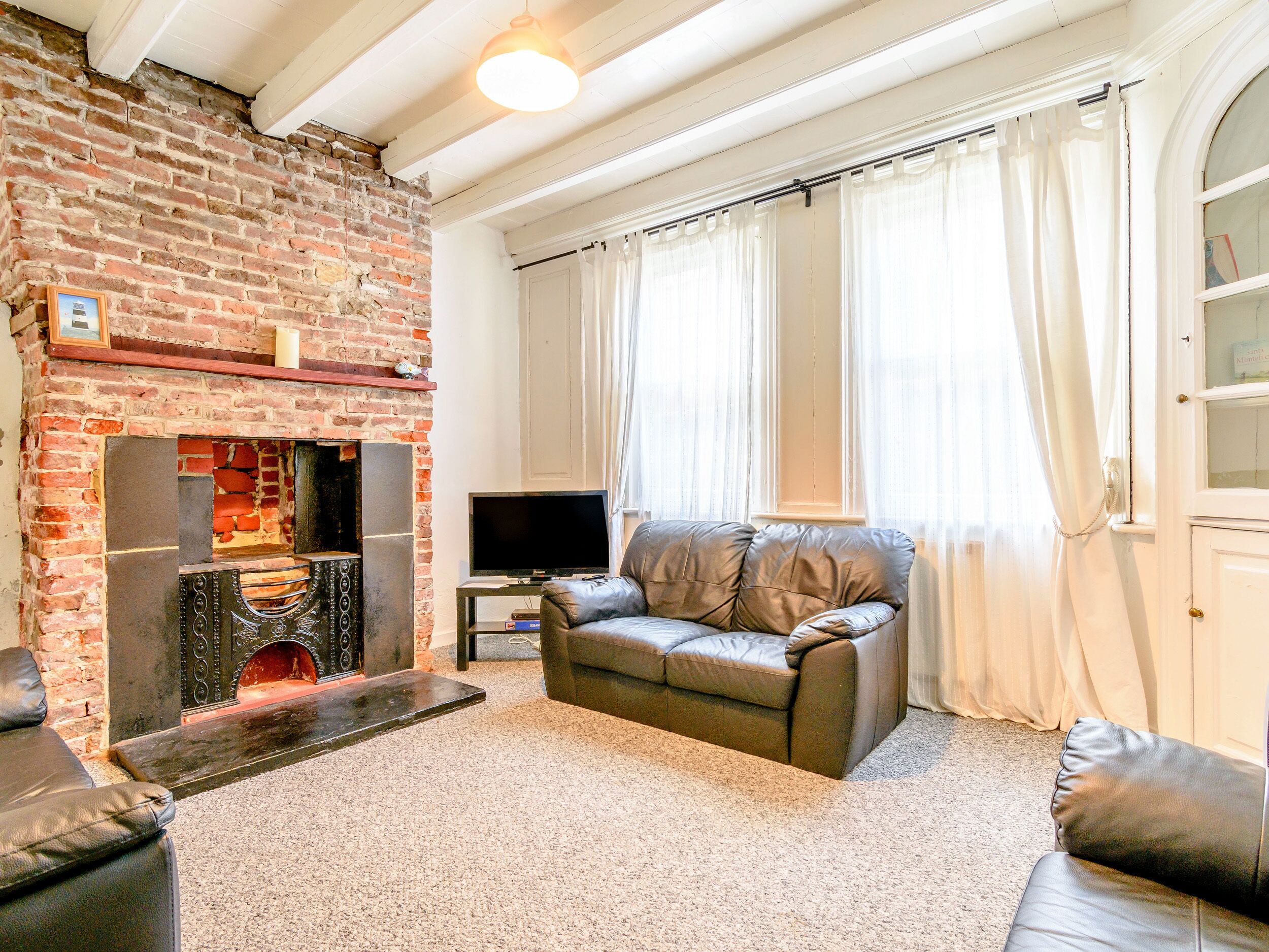 THE ANCHORAGE, pet friendly, character holiday cottage in Whitby