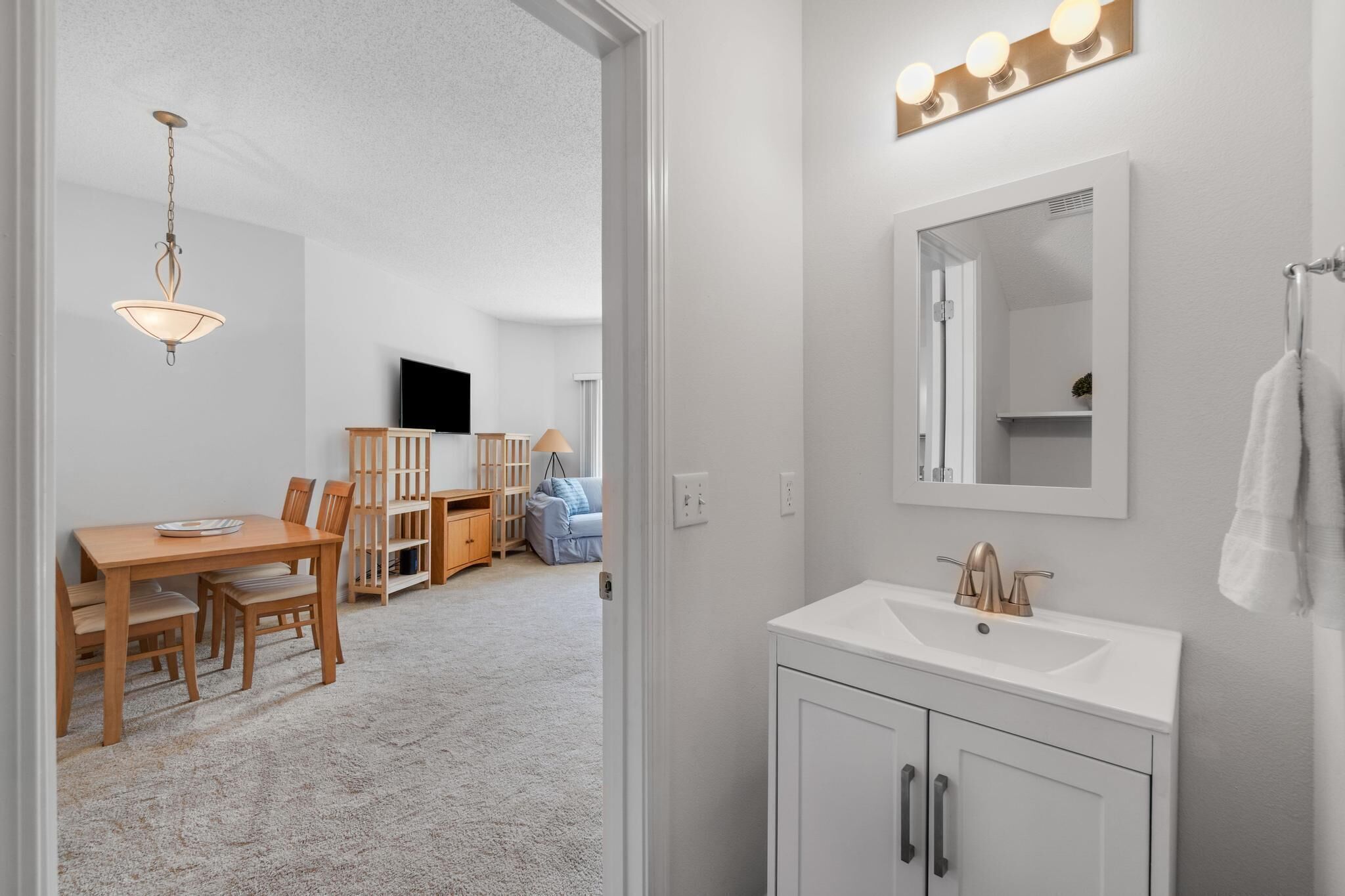 Sleeps 6- 2 Bedrooms With Private Baths, Crib, Bay Access, Pool, Mins To Beach! - Navarre, FL