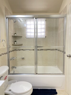 Combined shower/bathtub, hair dryer, towels, soap