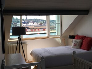 3 makuuhuonetta, silitysrauta/-lauta, ilmainen Wi-Fi, vuodevaatteet