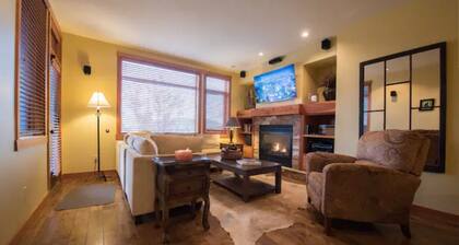 Spacious Chalet at the Base of Red Mountain