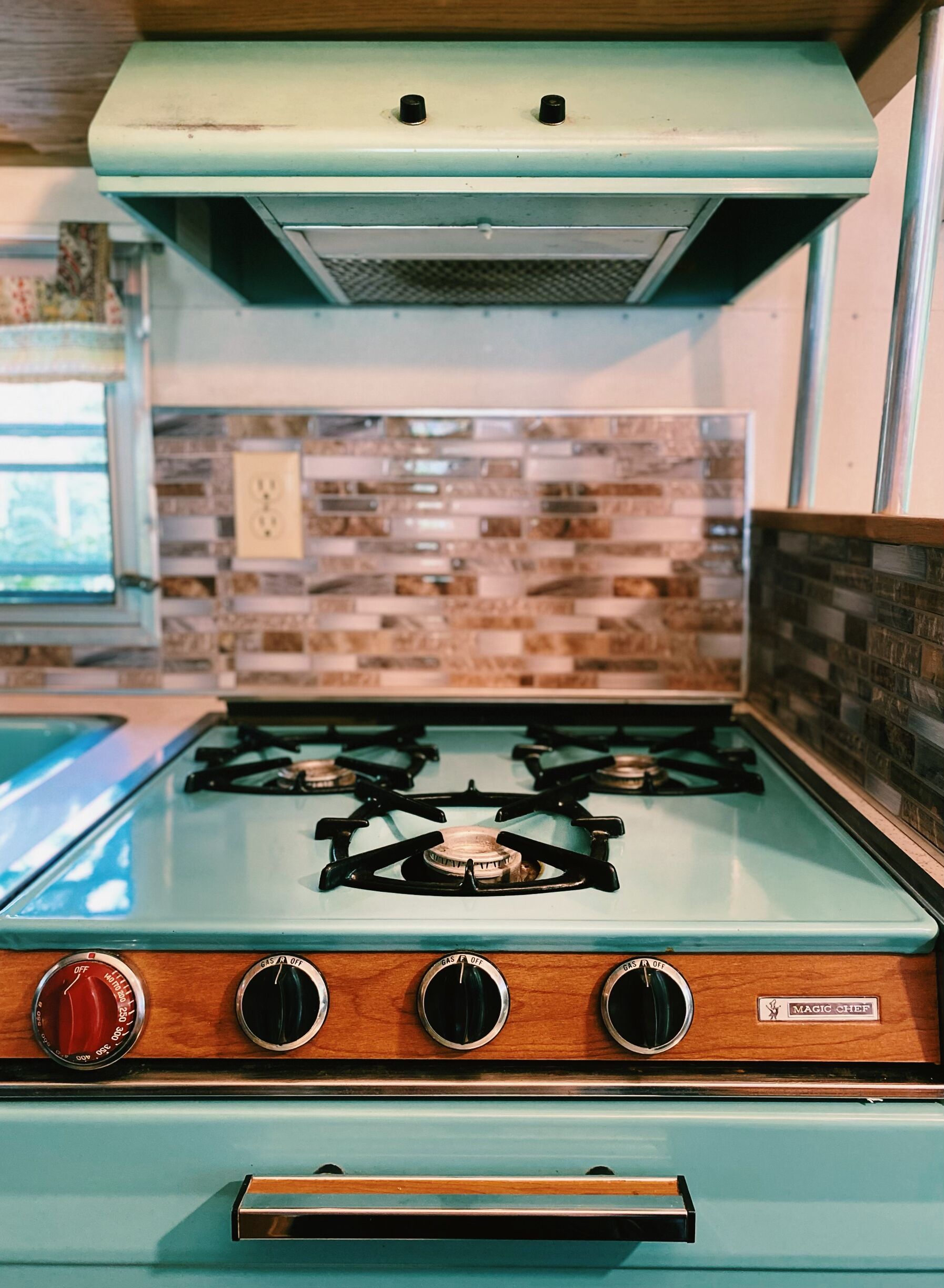 Comfort Mobile Home, 2 Twin Beds, Mountain View, Garden Area, Non Smoking | Private kitchen | Fridge, microwave, stovetop, coffee/tea maker