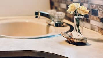 Comfort Mobile Home, 2 Twin Beds, Mountain View, Garden Area, Non Smoking | Bathroom sink