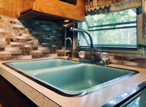 Comfort Mobile Home, 2 Twin Beds, Mountain View, Garden Area, Non Smoking | Private kitchen