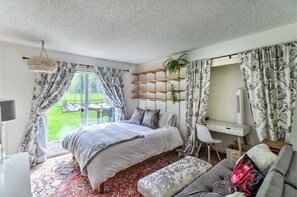 3 bedrooms, desk, travel cot, WiFi