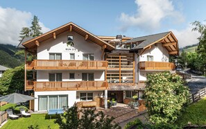 Exterior - Apartment "Cinch Residenz Bun Sté" with Mountain View, Sauna & Balcony (San Vigilio di Marebbe)