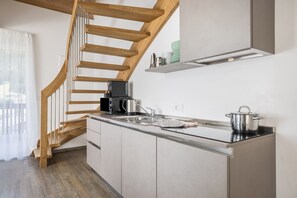 Fridge, microwave, stovetop, dishwasher