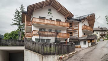 Esterni