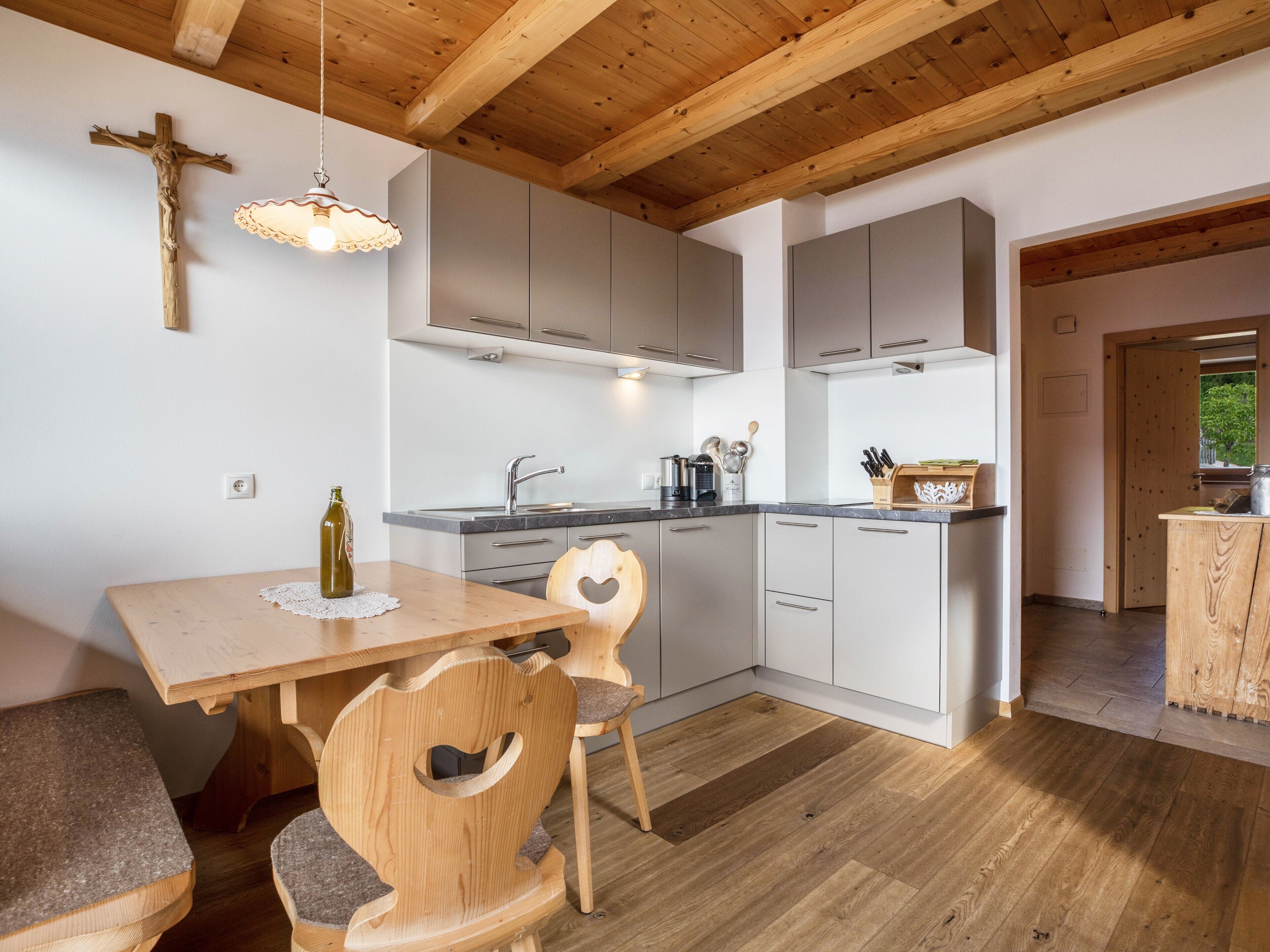 Refrigerador, placa de cocina, lavavajillas, cafetera/tetera