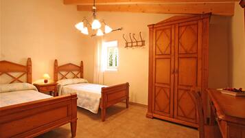 5 bedrooms, free WiFi, bed sheets