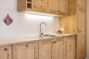 Kühlschrank, Herdplatte, Geschirrspüler