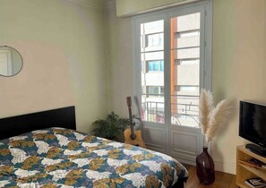 1 chambre, fer et planche à repasser, Wi-Fi gratuit, draps fournis