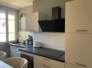 Réfrigérateur, four, plaque de cuisson, lave-vaisselle