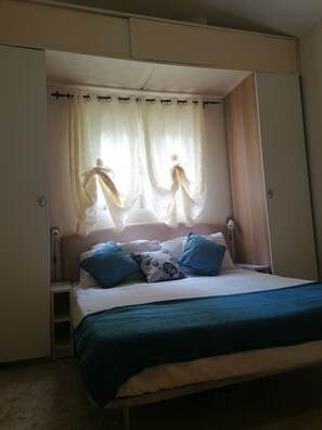 1 bedroom, internet, bed sheets