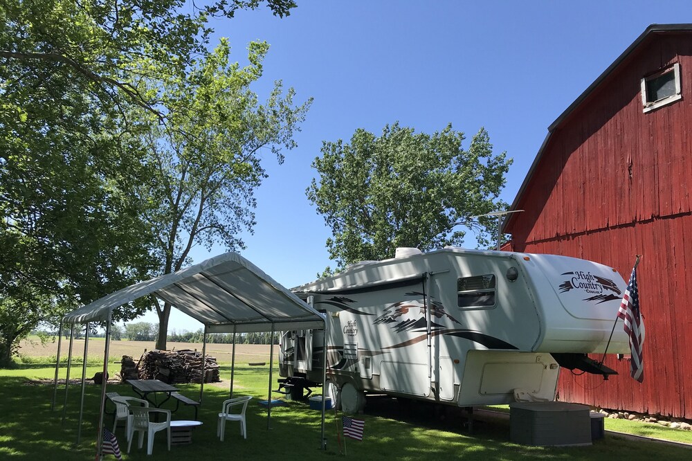 Lake Country Getaway minutes from Lake Ontario