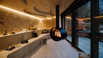 Parihoitohuone(ita), sauna, höyrysauna, vartalohoitoja