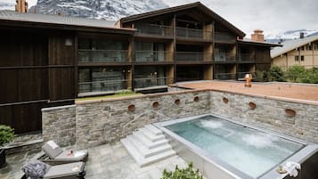 Couples treatment room(s), sauna, steam room, body treatments