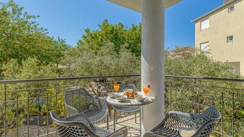 تناول الطعام بالخارج