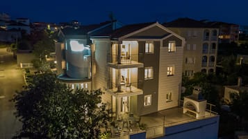 المنشأة من الخارج