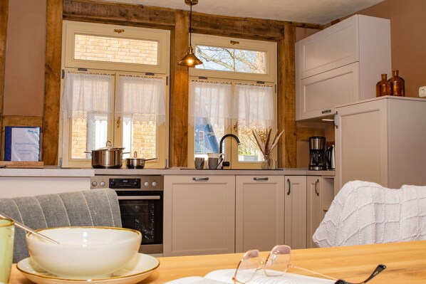 Fridge, oven, dishwasher, coffee/tea maker